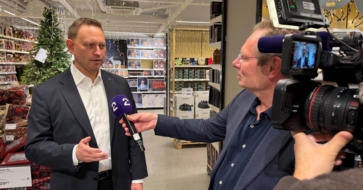 Vegard Einan intervjues av TV2 om årets julehandel