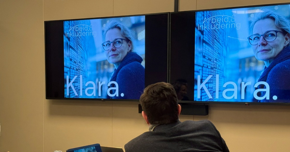 Digitaliseringsminister Karianne Tung møter KI-Klara. Modolf Moen. Fønix.