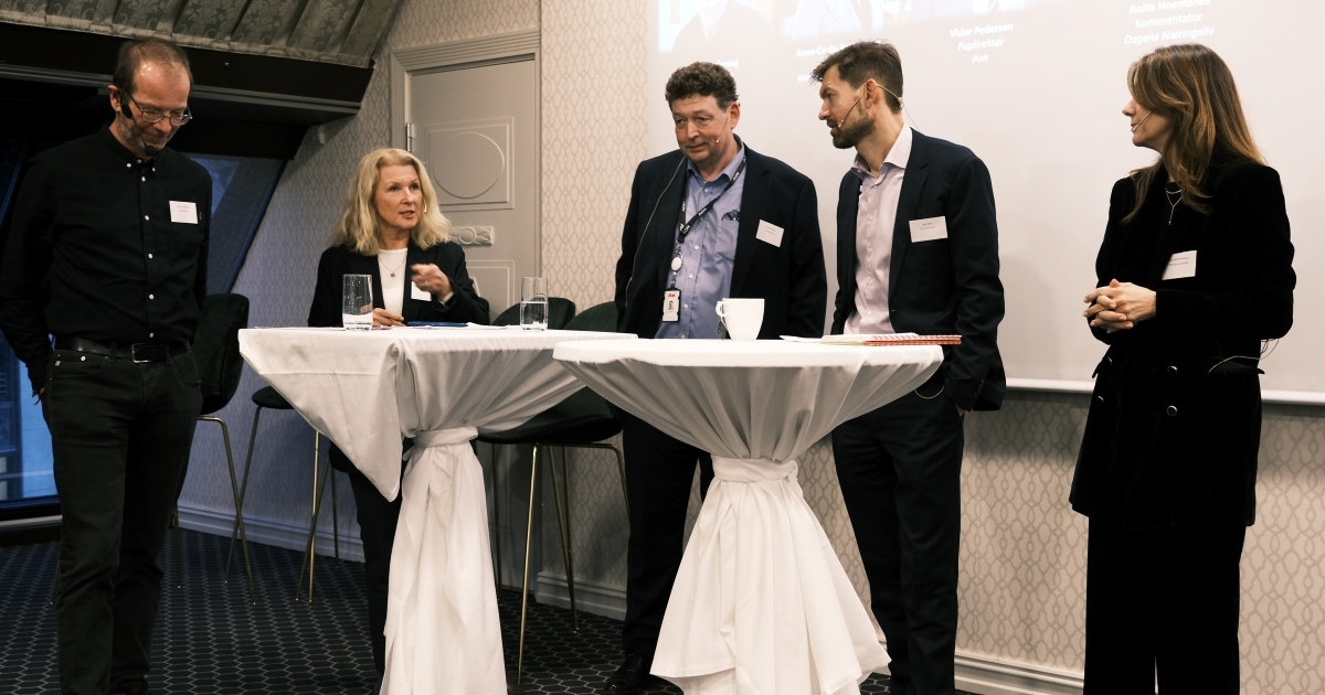 Aons Fremsynskonferanse 2024, panelsamtale om AFP: Fagforbundets Steinar Fuglevaag, kommentator i Dagens Næringsliv, Anita, Aons Vidar Pedersen, sjeføkonom i Finansforbundet, Sven Eide, og administrende direktør i NHO Service og Handel, Anne-Cecilie Kaltenborn.